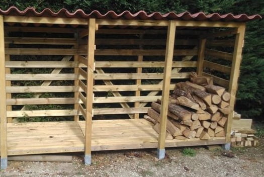 Exemple d'un abri pour bois de chauffage