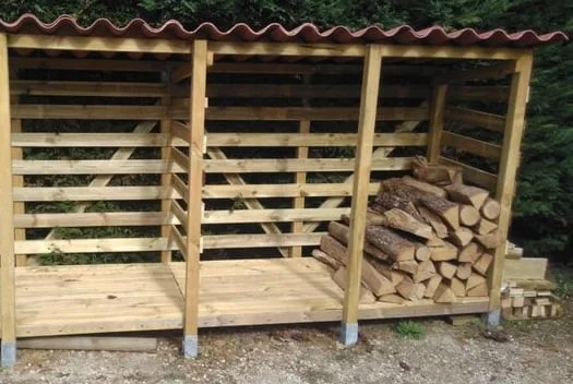 Exemple d'un abri pour bois de chauffage